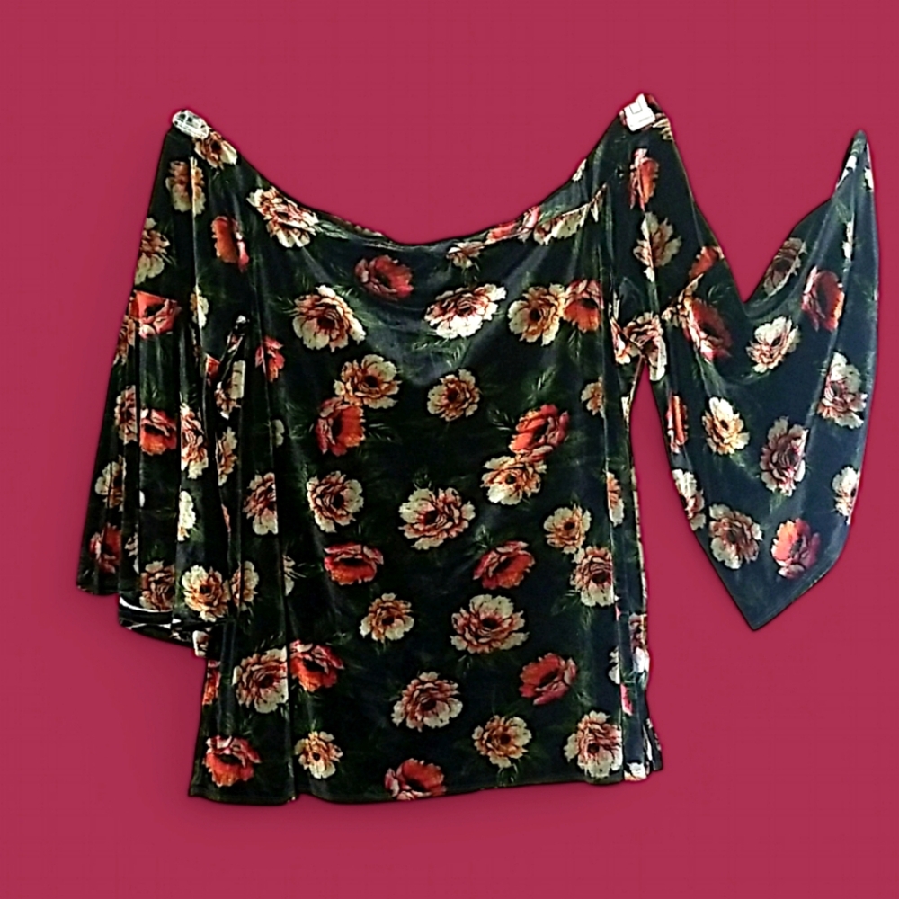 Sexy Torrid Off-Shoulder Velour w/ Drape Sleeves- Beautiful Design Sz 24